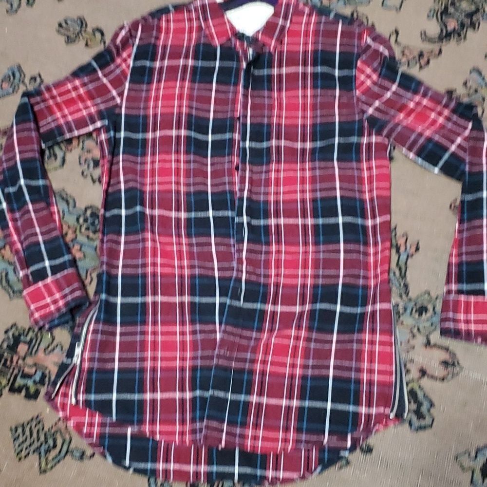 On The Byas Flannel Shirt Black Red Plaid Longer Length Zipper Sides Women's‎ M